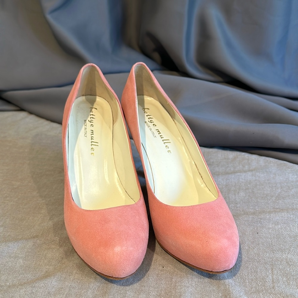 Bettye Muller pink pump (worn once) in excellent condition.